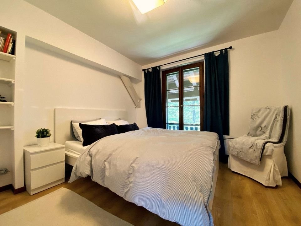 Rent a 8 rooms single house in Gingins Flatfox