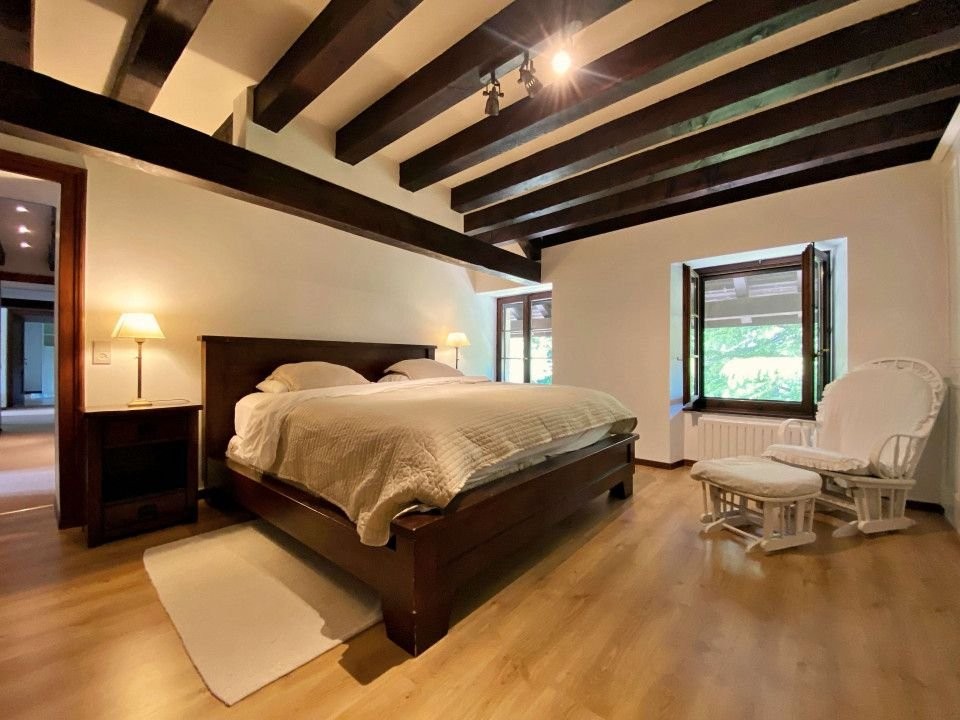 Rent a 8 rooms single house in Gingins Flatfox