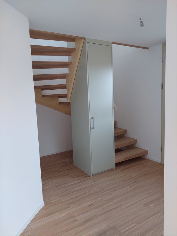 Garderobe in Treppe integriertz