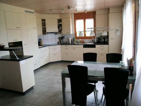 Blick von Wohnzimmer in Küche