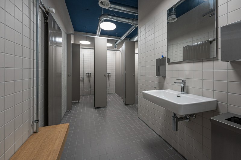 Dusche & Garderobe .UG