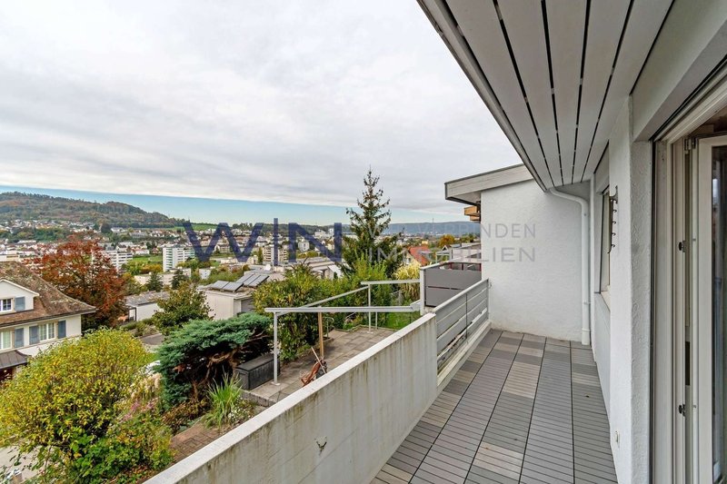 Trohnen Sie über den Dächern Füllinsdorfs