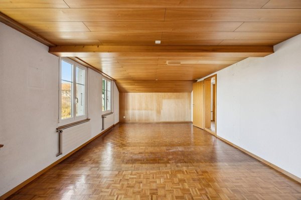 Grosszügiges Zimmer