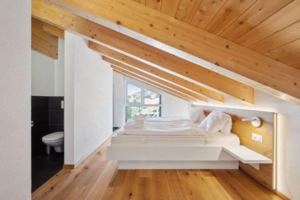 Zimmer mit Badezimmer