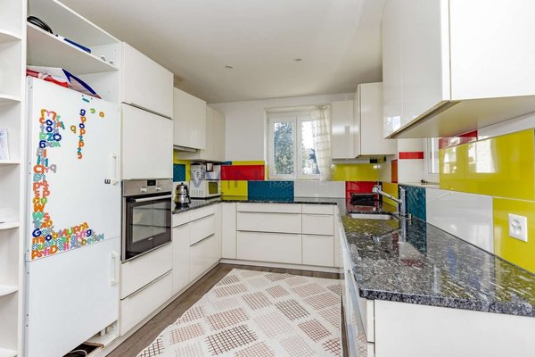 moderne, offene Küche