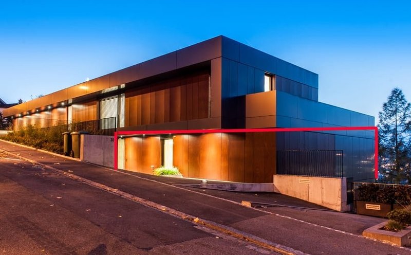 Ansicht Strasse mit Eingang