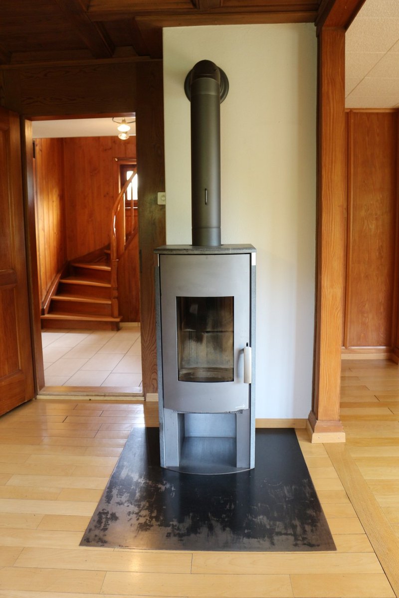Schwedenofen im Esszimmer