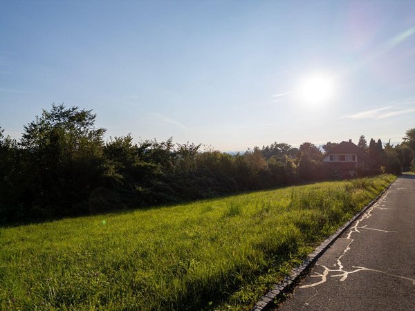 Bauland mit Hanglage