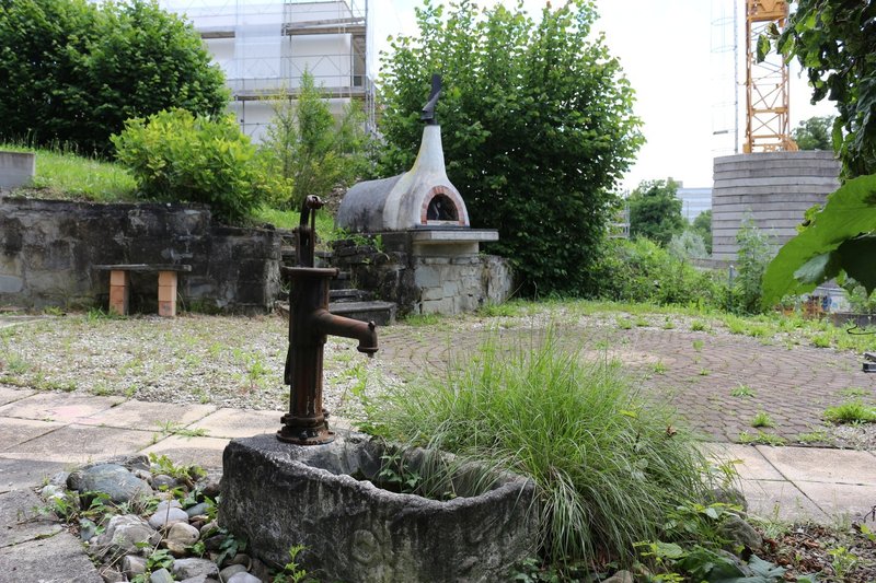 Sitzplatz mit Pizzaofen