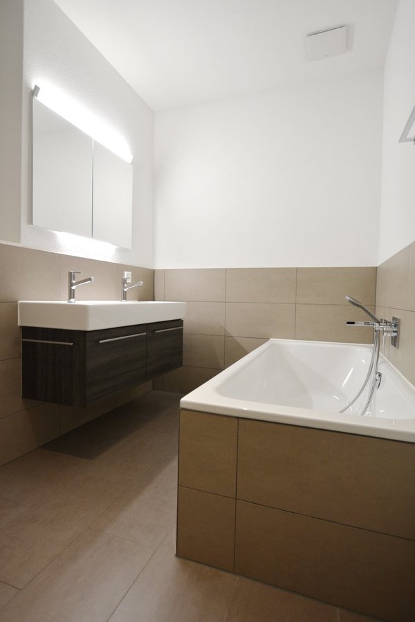 Badezimmer mit Badewanne