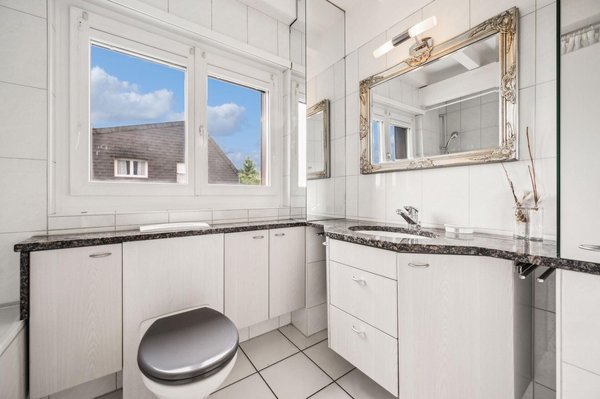 Badezimmer mit Badewanne