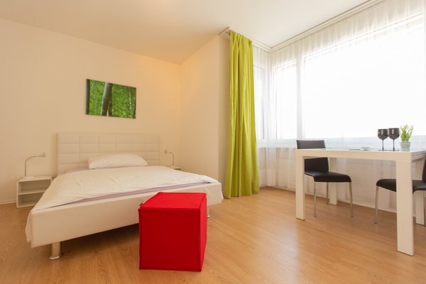 Schlafzimmer / Bedroom