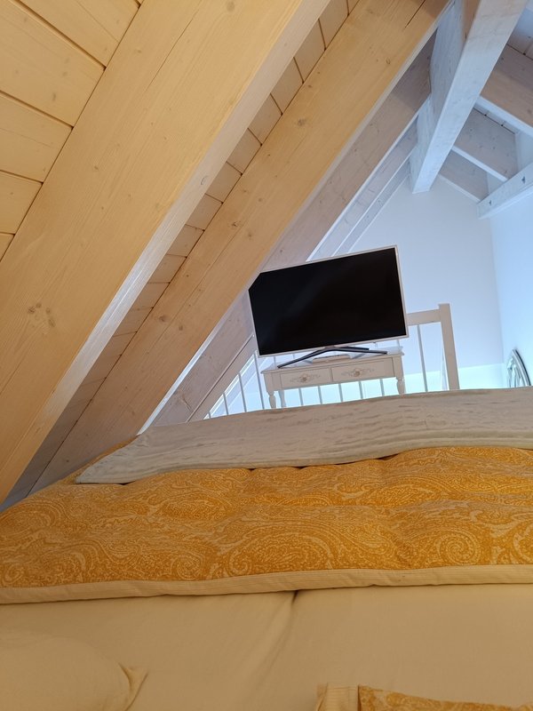 Schalfgalerie mit TV