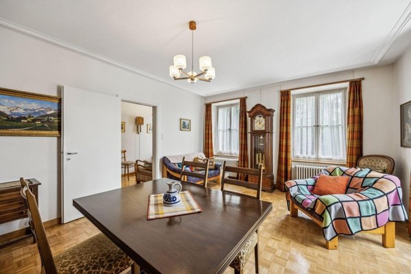 Heller Wohn- und Essbereich mit Charme