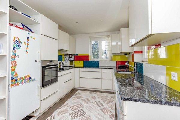 moderne, offene Küche