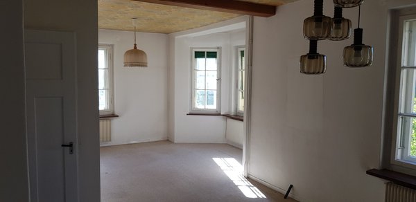 Wohnzimmer Richtung ost mit Erker