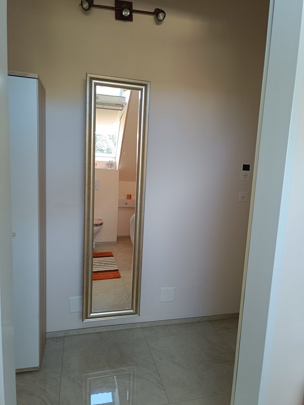 kosmetikschrank im flur