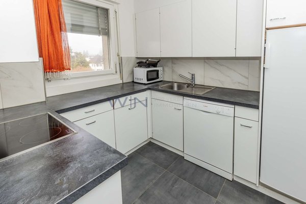 Küche mit Fenster, Stauraum