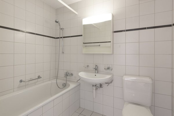 Nasszelle mit Bad - Musterfoto