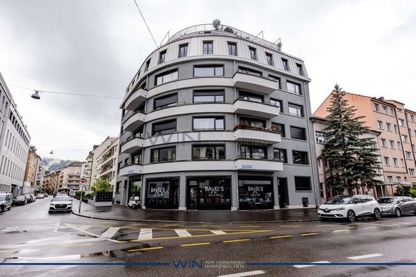 Drei Eingänge und die grosse Fensterfront bieten Ihnen Potenzial für eine Varietät an Geschäftsmöglichkeiten