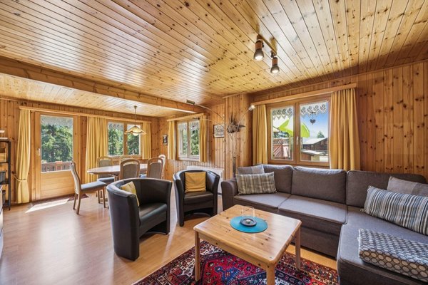 Helles Wohnambiente mit Chalet-Charme
