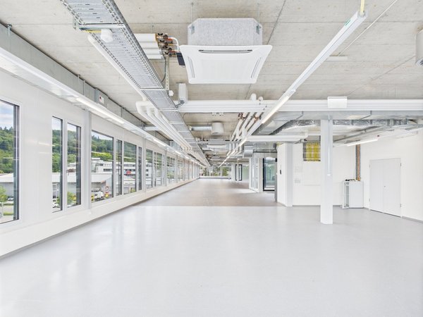 Gewerbefläche mit zwei Lichthöfen