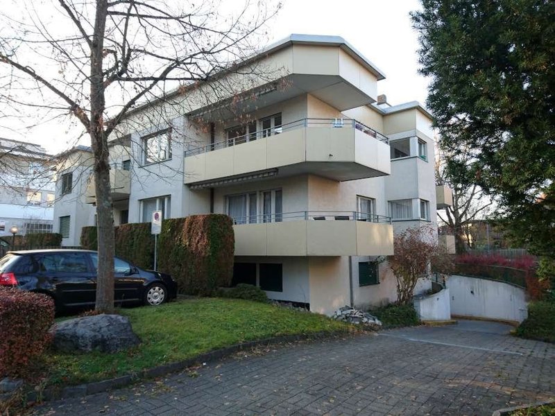 Aussenansicht Garageneinfahrt