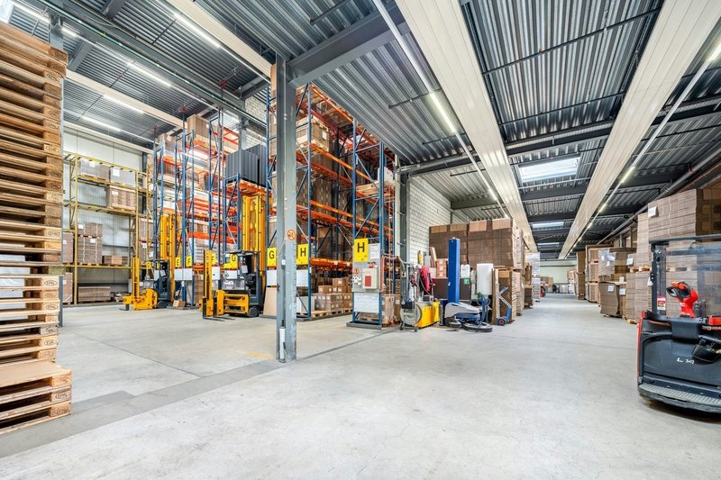 Manuelles Hochregallager