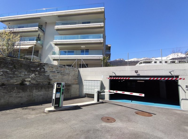 Entrée parking souterrain - Rte de Sion 38
