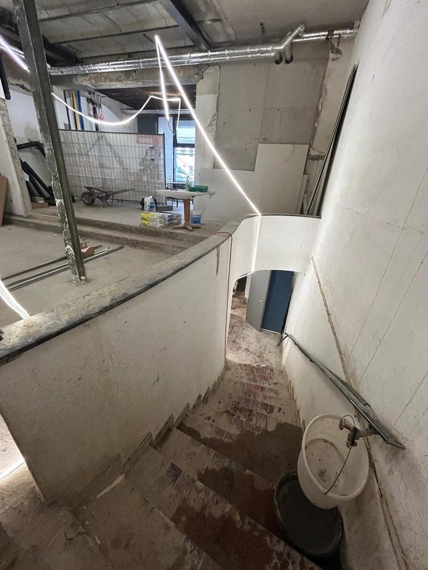 Treppe zum Untergeschoss (Lager, WC, Abstellraum, etc.)