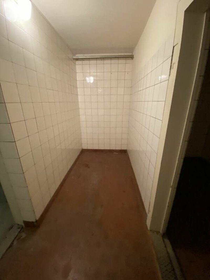 Kleiner Lagerraum innerhalb Werkstatt