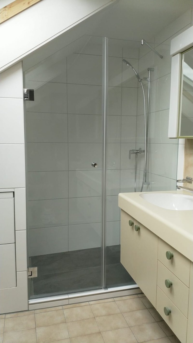 Badezimmer mit neuer Dusche