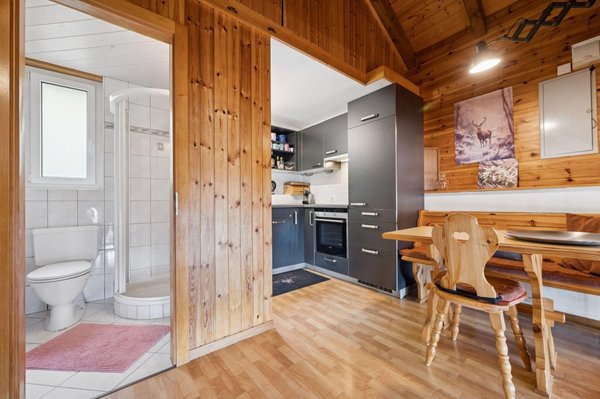 Küche, Badezimmer und Essbereich