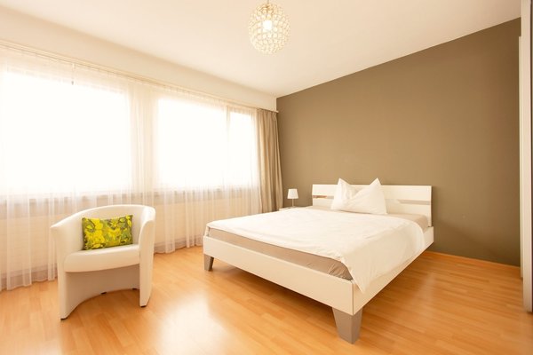 Schlafzimmer / Bedroom