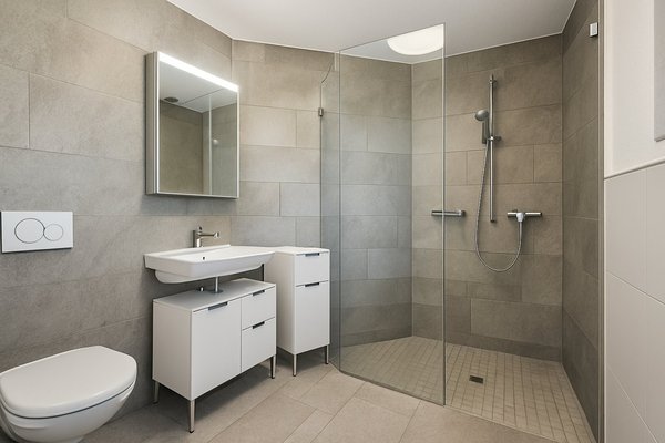 Badezimmer mit Dusche