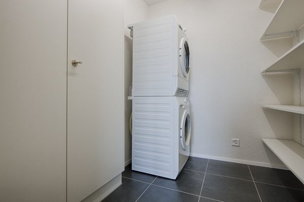 Reduit mit Waschturm-Musterfoto