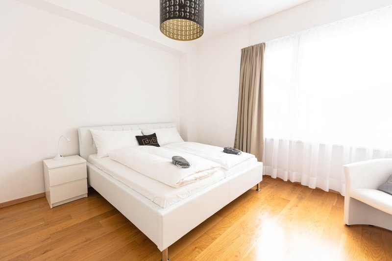 Schlafzimmer / Bedroom