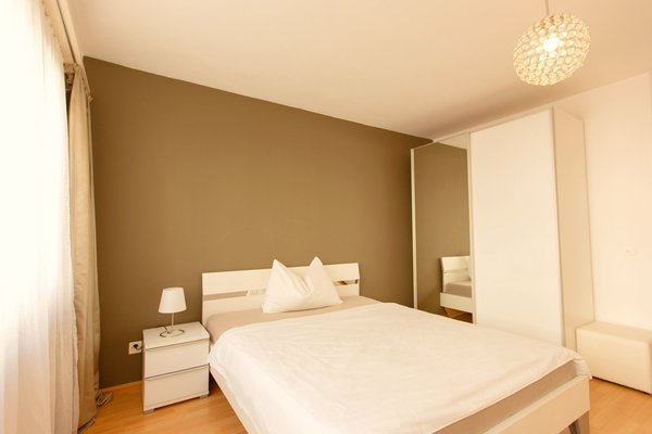 Schlafzimmer / Bedroom