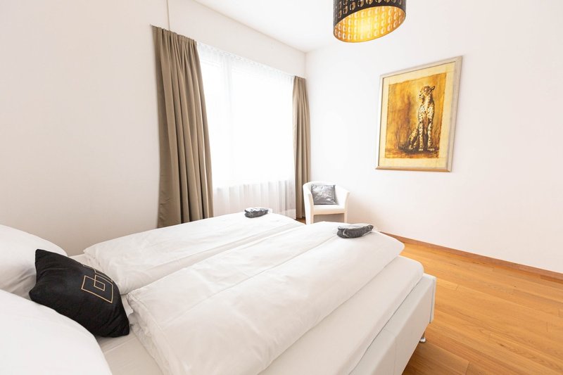 Schlafzimmer / Bedroom