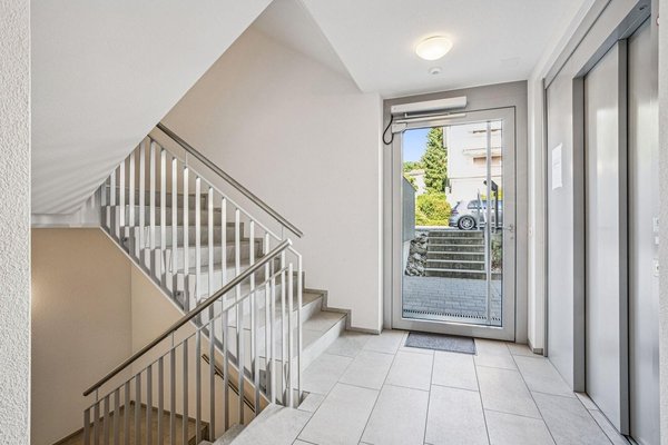 Treppenhaus mit Lift