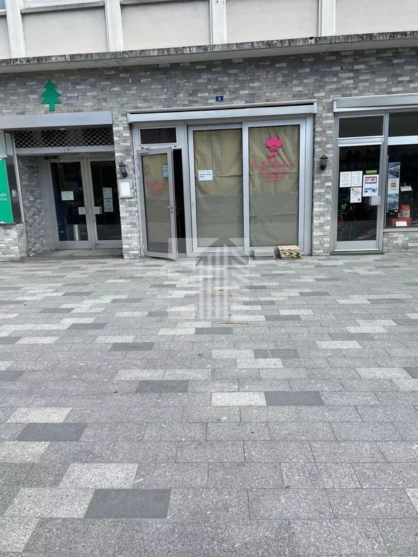 Entrée principale et terrasse