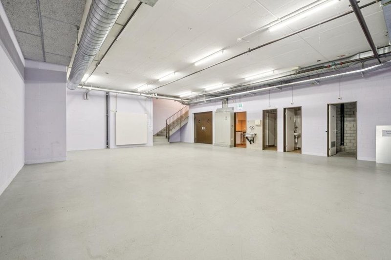 Lager/ Küche/ WC/ Aufzug