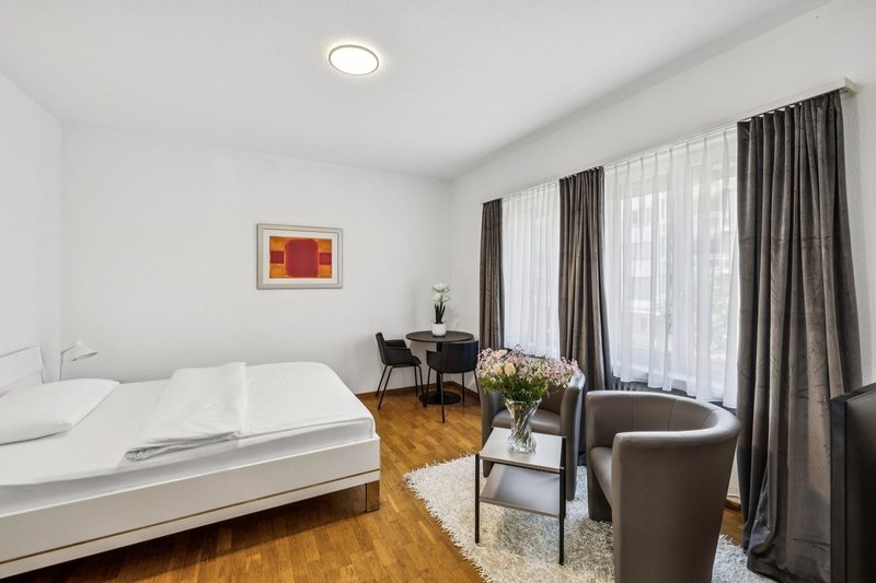 Schlafzimmer / Bedroom