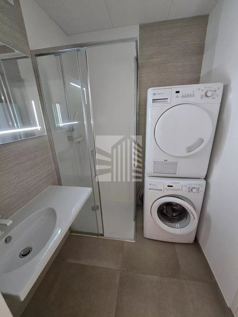 Salle de douche et colonne de lavage privée