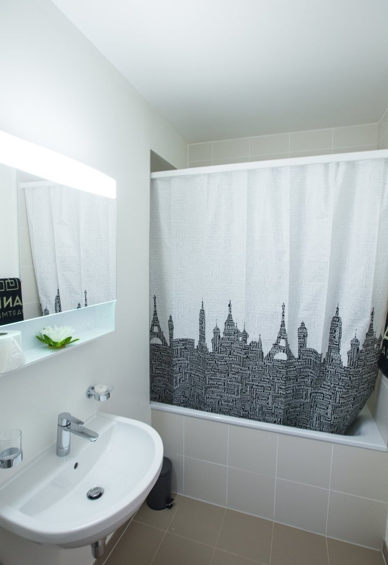 Badezimmer / Bathroom