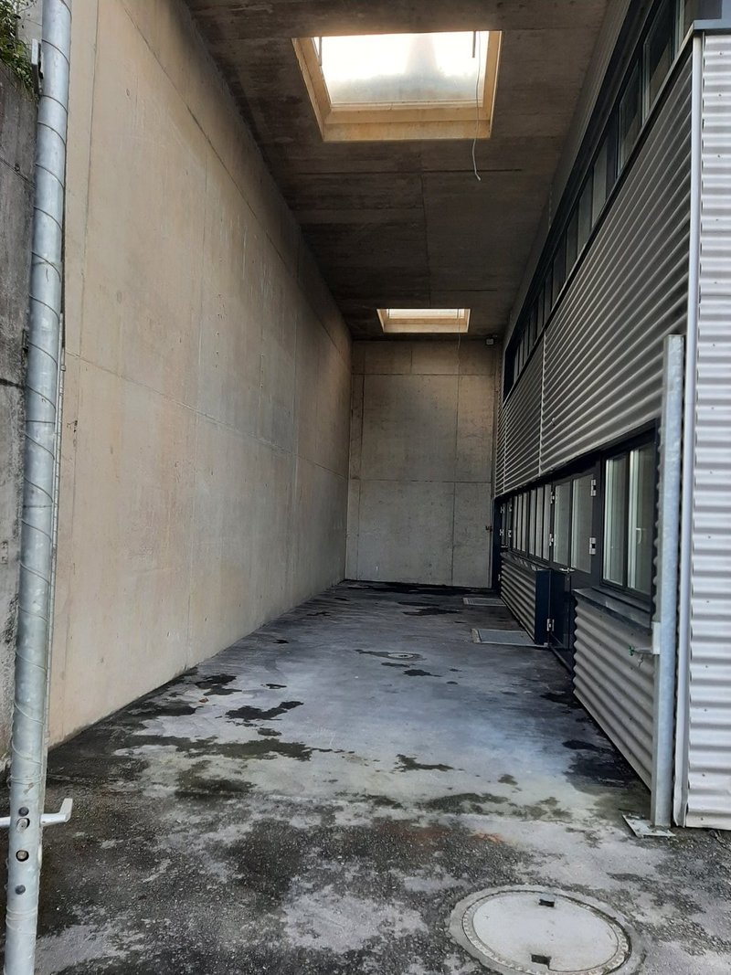 Angebot 1, Magazin EG links