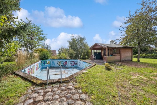 Aussenbereich mit Pool