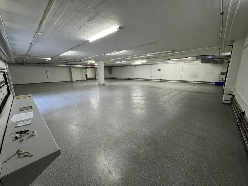 Lager ca. 275 mit Tageslicht