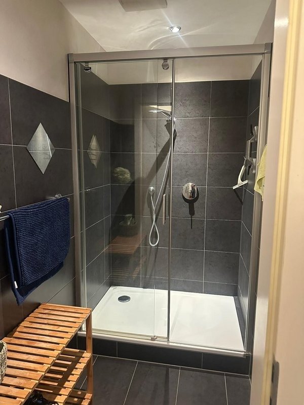 Badezimmer (in aktueller Nutzung)