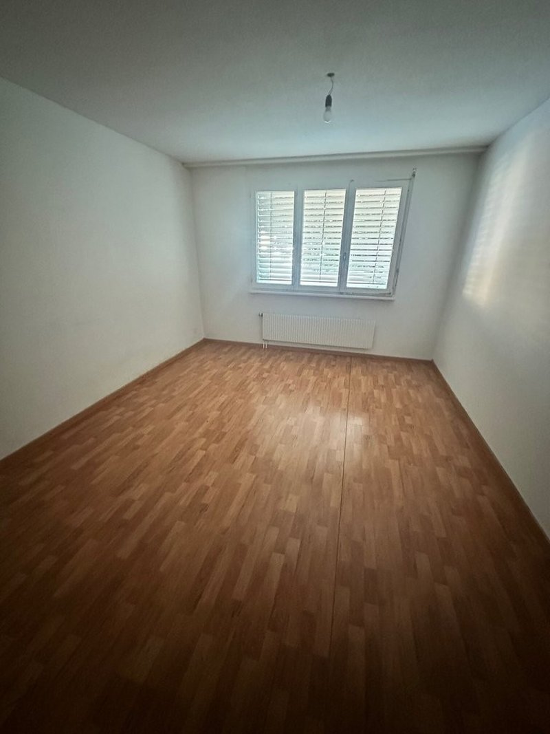 Foto_Haus_4_EG_rechts_Zimmer_2.jpg
